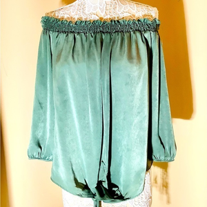 West Kei off the shoulder Blouse/L‎